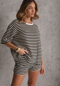 Renee - Beżowo-Czarny Komplet Casualowy z Bawełny Oversize T-shirt i Szorty w Paski Stylizowany na Szydełkowany Pherra. Kolor: beżowy. Materiał: bawełna. Wzór: paski #1
