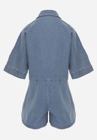 Renee - Niebieski Jeansowy Kombinezon o Krótkim Fasonie Oversize Cnassiasse. Okazja: na co dzień. Kolor: niebieski. Materiał: jeans. Długość: krótkie. Sezon: lato. Styl: street, elegancki, casual #5