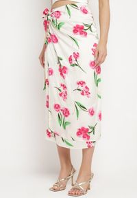 Born2be - Beżowo-Różowa Spódnica Satynowa o Kopertowym Fasonie Wiązana w Pasie w Kwiatowy Print Aisaleva. Okazja: na co dzień. Kolor: beżowy. Materiał: satyna. Wzór: nadruk, kwiaty. Styl: klasyczny, casual #1