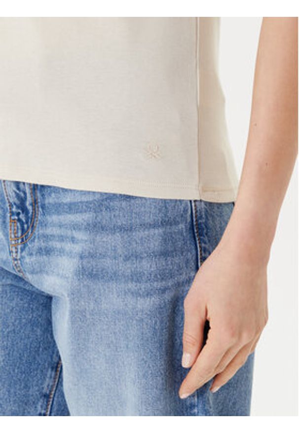 United Colors of Benetton - United Colors Of Benetton T-Shirt 3GA2E16A0 Beżowy Regular Fit. Kolor: beżowy. Materiał: bawełna