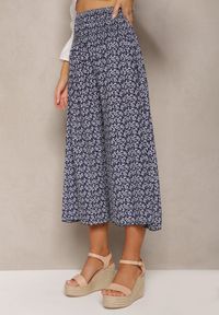 Renee - Granatowe Bawełniane Spodnie Culottes z Szeroką Gumką w Pasie i Kwiatowym Printem Pellagia. Okazja: na co dzień. Kolor: niebieski. Materiał: bawełna. Wzór: kwiaty, nadruk. Styl: casual #7