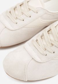 Renee - Beżowe Sneakersy Kultowe Tenisówki Y2K z Imitacji Zamszu Nerialle. Kolor: beżowy. Materiał: zamsz #6