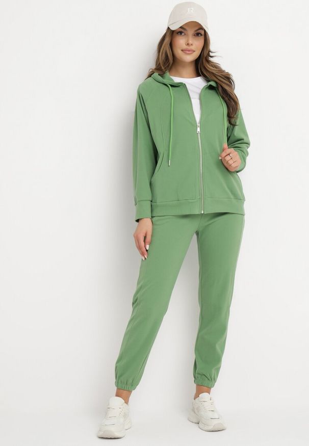 Born2be - Zielony 2-częściowy Komplet Dresowy z Bluzą i Spodniami Seraphica. Kolor: zielony. Materiał: dresówka