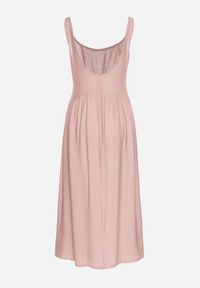 Born2be - Różowa Wiskozowa Sukienka o Rozkloszowanym Kroju Milareina. Okazja: na co dzień. Kolor: różowy. Materiał: wiskoza. Długość rękawa: długi rękaw. Wzór: aplikacja. Typ sukienki: rozkloszowane. Styl: elegancki, casual #4