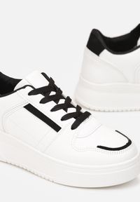 Renee - Biało-Czarne Sznurowane Sneakersy na Grubej Podeszwie Cesohenn. Wysokość cholewki: przed kostkę. Kolor: biały. Materiał: materiał, skóra ekologiczna. Szerokość cholewki: normalna. Wzór: aplikacja #4