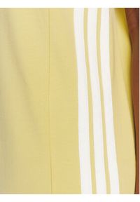 Adidas - adidas Sukienka codzienna Essentials 3-Stripes JE1210 Żółty Regular Fit. Okazja: na co dzień. Kolor: żółty. Materiał: bawełna. Typ sukienki: proste. Styl: casual