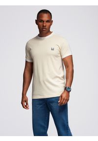 Ombre Clothing - Męski t-shirt z kontrastowymi lampasami – kremowy V7 - Rozmiar: L. Okazja: na co dzień. Kolor: kremowy. Materiał: materiał, jersey, poliester, bawełna. Wzór: melanż, aplikacja. Styl: klasyczny, sportowy, casual
