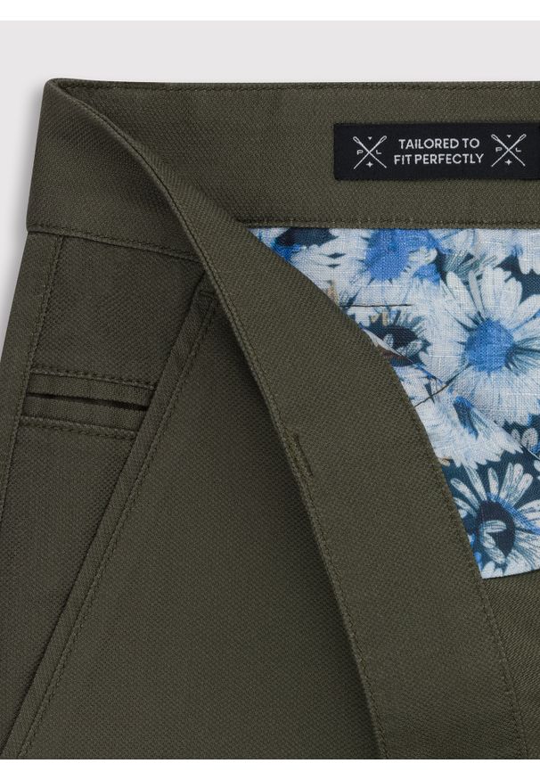 PAKO LORENTE – Zielone gładkie spodnie męskie P24SF-WX-003-Z-0 - Pako Lorente. Kolor: zielony. Materiał: bawełna. Wzór: gładki. Sezon: wiosna. Styl: klasyczny