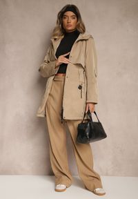 Renee - Ciemnobeżowa Kurtka Typu Parka z Kapturem o Klasycznym Kroju Tulania. Okazja: na co dzień, na spacer. Typ kołnierza: kaptur. Kolor: beżowy. Materiał: jeans. Styl: klasyczny #5