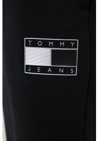 Tommy Jeans Spodnie męskie kolor czarny z aplikacją. Kolor: czarny. Materiał: dzianina. Wzór: aplikacja