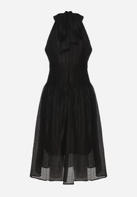 Born2be - Czarna Rozkloszowana Sukienka z Tłoczonej Tkaniny z Wiązaniem z Tyłu Nimioretta. Okazja: na wesele, na imprezę, na ślub cywilny. Kolor: czarny. Materiał: tkanina. Wzór: aplikacja. Typ sukienki: rozkloszowane. Styl: elegancki #5