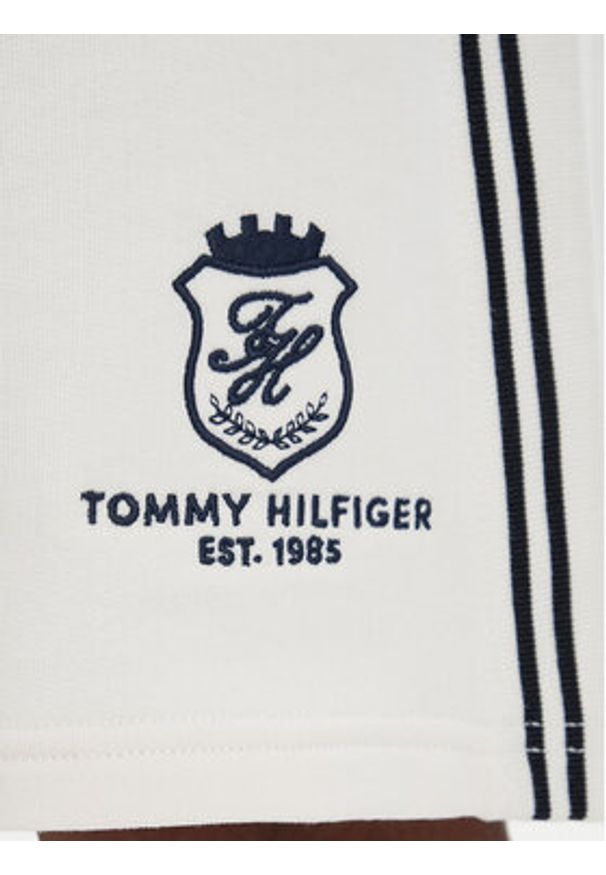 TOMMY HILFIGER - Tommy Hilfiger Szorty sportowe Crest Embroidery MW0MW42878 Beżowy jasny Relaxed Fit. Kolor: beżowy. Materiał: bawełna. Styl: sportowy