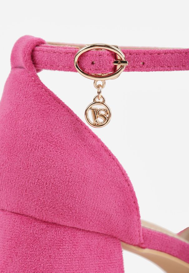 Born2be - Fuksjowe Czółenka Vices na Obcasie z Wkładką ze Skóry Naturalnej z Metaliczną Aplikacją Lilindraen. Okazja: na co dzień, na wesele, na ślub cywilny. Nosek buta: szpiczasty. Zapięcie: sprzączka. Kolor: różowy. Wzór: aplikacja. Materiał: skóra. Obcas: na obcasie. Styl: elegancki, casual. Wysokość obcasa: średni