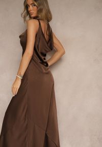 Renee - Brązowa Taliowana Sukienka Vices Wiązana przy Karku Zinvea. Okazja: na co dzień. Kolor: brązowy. Typ sukienki: proste. Styl: elegancki, casual #3