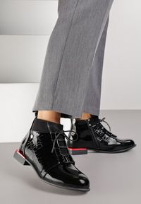 Born2be - Czarne Lakierowane Botki Vices w Stylu Sztybletów z Tłoczeniem Ozvila. Okazja: na co dzień. Zapięcie: zamek. Kolor: czarny. Materiał: lakier. Styl: casual, elegancki