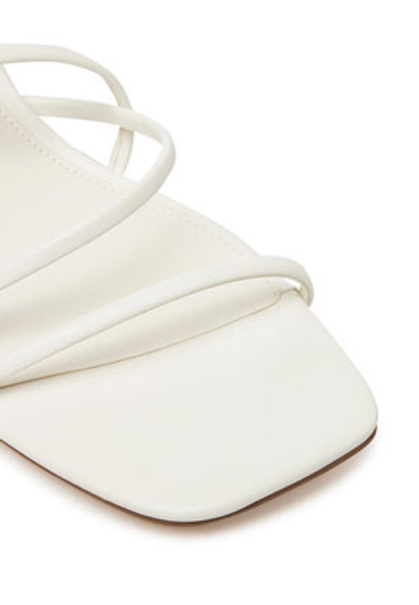 Steve Madden Sandały Remmi SM11003296 Biały. Kolor: biały. Materiał: skóra