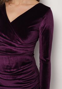 Born2be - Fioletowa Kopertowa Welurowa Sukienka Leniritte. Okazja: na imprezę. Kolor: fioletowy. Materiał: welur. Długość rękawa: długi rękaw. Sezon: jesień, wiosna. Typ sukienki: kopertowe. Styl: klasyczny, elegancki #2
