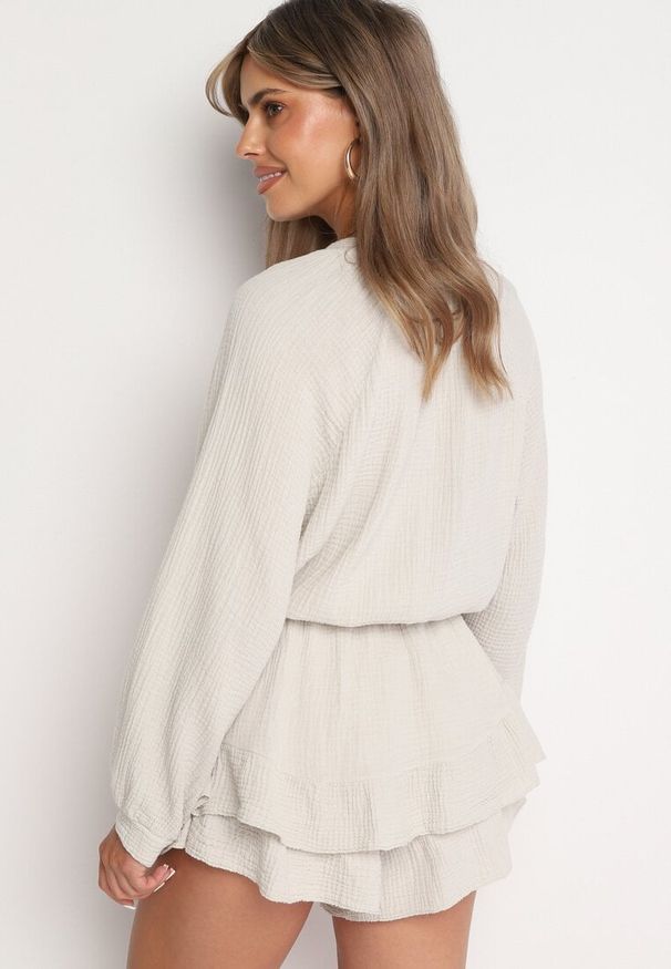 Born2be - Beżowy Wiązany Bawełniany Kombinezon Boho z Falbankami i Wiązaniem Lalelia. Okazja: na imprezę, na co dzień. Kolor: beżowy. Materiał: bawełna. Sezon: lato. Styl: boho