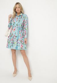Born2be - Niebieska Koszulowa Sukienka ze Stójką i Falbanką Madalyn. Typ kołnierza: kołnierzyk stójkowy. Kolor: niebieski. Materiał: koronka. Typ sukienki: koszulowe #3