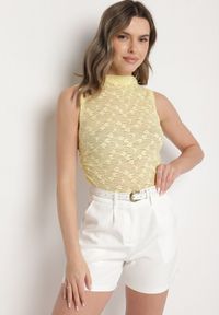 Born2be - Żółty Top Koronkowy o Dopasowanym Kroju z Marszczeniem Nitwenna. Okazja: na co dzień. Kolor: żółty. Materiał: koronka. Długość rękawa: bez rękawów. Styl: klasyczny, elegancki, casual #3