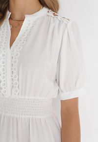 Born2be - Biała Rozkloszowana Sukienka Mini z Gumkami w Pasie z Koronkowymi Wstawkami Dalera. Kolor: biały. Materiał: koronka. Sezon: wiosna, lato. Długość: mini #4