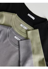 Reserved - Sweter slim fit - czarny. Kolor: czarny. Materiał: dzianina, wiskoza