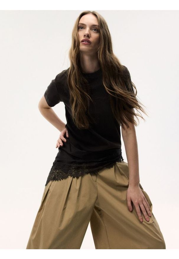 Reserved - T-shirt z bawełny merceryzowanej - brązowy. Kolor: brązowy. Materiał: bawełna