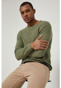 medicine - Medicine Sweter bawełniany męski kolor zielony lekki. Okazja: na co dzień. Kolor: zielony. Materiał: bawełna. Długość rękawa: raglanowy rękaw. Długość: krótkie. Styl: casual
