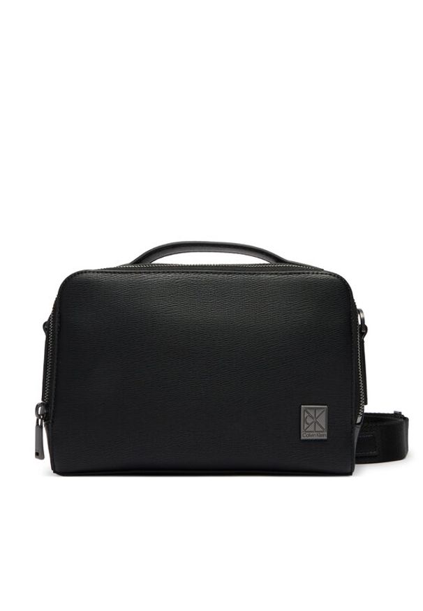 Calvin Klein Saszetka Emblem Hw Camera Bag LV04D3291G Czarny. Kolor: czarny. Materiał: skóra