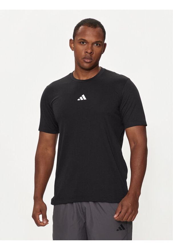 Adidas - adidas T-Shirt Workout Logo IT2124 Czarny Regular Fit. Kolor: czarny. Materiał: syntetyk, bawełna