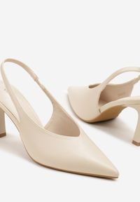 Renee - Beżowe Sandały Vices na Szpilce Slingback Ozdobione Nitami Kolliva. Okazja: na co dzień, na spotkanie biznesowe. Kolor: beżowy. Wzór: aplikacja. Obcas: na szpilce. Styl: biznesowy, klasyczny, elegancki, casual #3