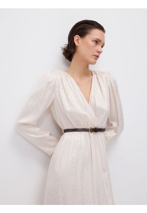 Reserved - Sukienka maxi z paskiem - złamana biel. Materiał: tkanina, wiskoza. Długość: maxi