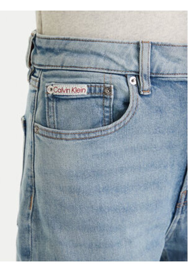 Calvin Klein Jeans Jeansy LV047F670G Niebieski Mom Fit. Kolor: niebieski