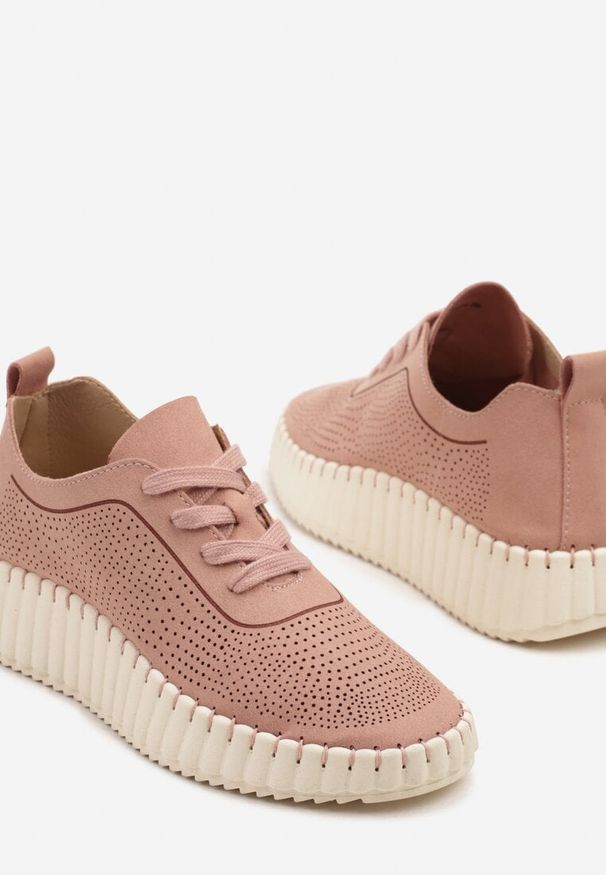 Renee - Różowe Sneakersy na Tłoczonej Platformie z Ażurową Cholewką Ronfira. Kolor: różowy. Szerokość cholewki: normalna. Wzór: ażurowy. Obcas: na platformie