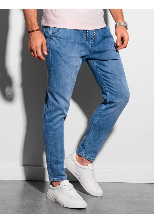 Ombre Clothing - Spodnie męskie jeansowe ze ściągaczem CARROT FIT P1057 - jasnoniebieskie - XL. Kolor: niebieski. Materiał: jeans, bawełna, elastan. Styl: klasyczny