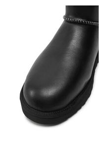 Ugg Śniegowce M Classic Ultra Mini Lthr Regen 1158191 Czarny. Kolor: czarny. Materiał: skóra