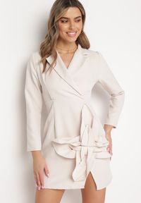 Born2be - Beżowa Marynarkowa Sukienka Mini z Kopertową Górą Nivrade. Kolor: beżowy. Typ sukienki: kopertowe. Długość: mini #5