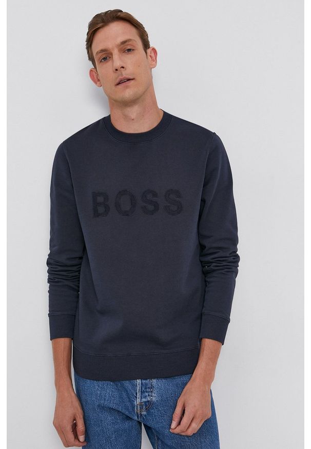 BOSS - Boss Bluza bawełniana męska kolor granatowy z aplikacją. Okazja: na co dzień. Kolor: niebieski. Materiał: bawełna. Wzór: aplikacja. Styl: casual