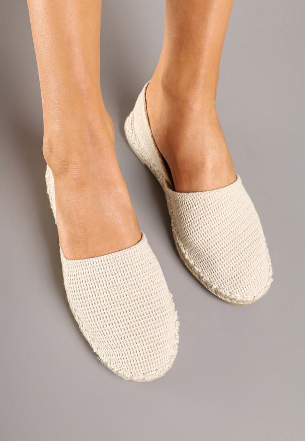 Born2be - Jasnobeżowe Espadryle z Plecionką i Wyciętą Cholewką Prommea. Okazja: na co dzień. Kolor: beżowy. Materiał: jeans. Szerokość cholewki: normalna. Sezon: lato. Obcas: na obcasie. Styl: casual. Wysokość obcasa: niski
