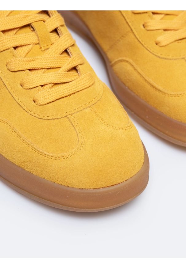 Big-Star - Sneakersy damskie ze skóry naturalnej zamszowej musztardowe RR274846 202. Okazja: na co dzień. Zapięcie: sznurówki. Kolor: żółty. Materiał: zamsz, skóra