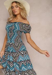 Renee - Zielono-Czarna Elastyczna Sukienka Boho z Hiszpańskim Dekoltem z Bawełny Solphina. Typ kołnierza: dekolt hiszpanka. Kolor: zielony. Materiał: bawełna. Wzór: aplikacja. Styl: boho #5