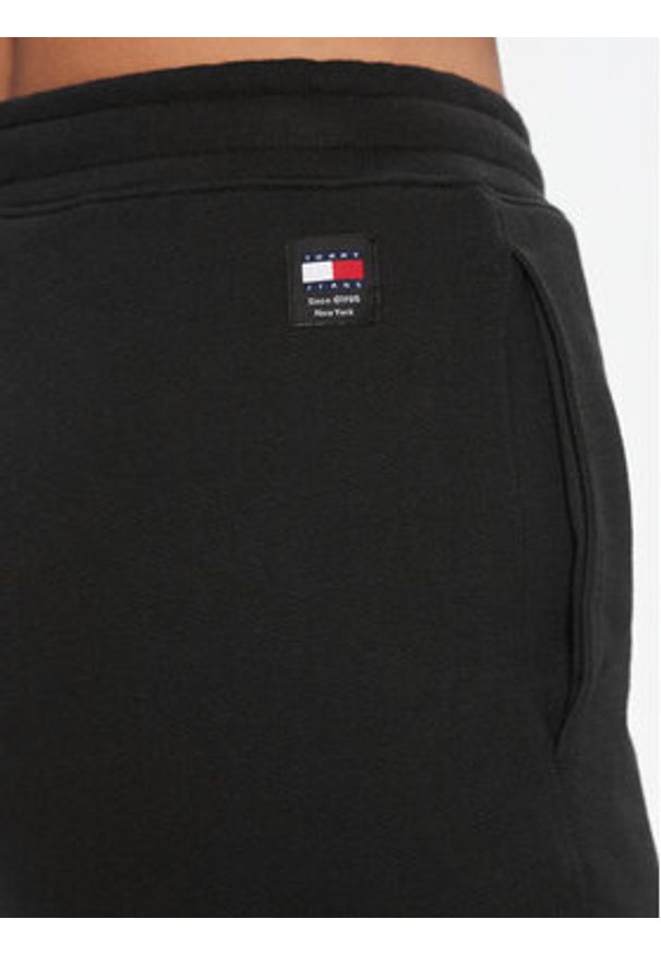 Tommy Jeans Spodnie dresowe Classics DW0DW17309 Czarny Relaxed Fit. Kolor: czarny. Materiał: bawełna
