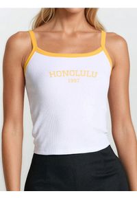 Sinsay - Bawełniany crop top z napisem Honolulu - biały. Kolor: biały. Materiał: bawełna. Wzór: napisy