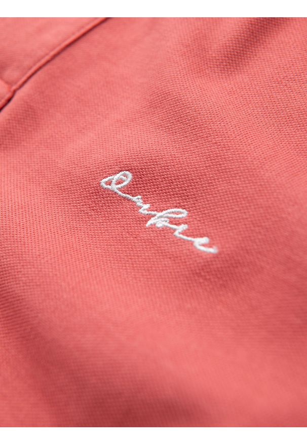 Ombre Clothing - Koszulka polo z bawełnianej dzianiny pique – koralowa V6 - Rozmiar: M. Okazja: na co dzień. Typ kołnierza: polo. Kolor: pomarańczowy. Materiał: bawełna, dzianina. Długość rękawa: krótki rękaw. Długość: krótkie. Wzór: haft. Styl: casual, elegancki