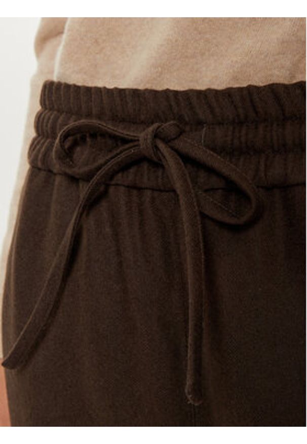 AMI PARIS Spodnie materiałowe UTR212.WV0018 Brązowy Relaxed Fit. Kolor: brązowy. Materiał: wełna