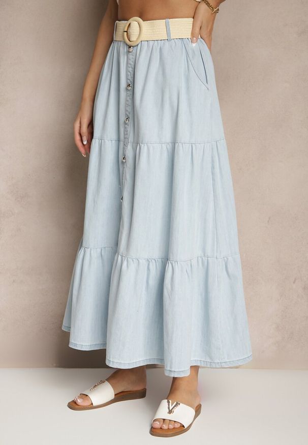 Renee - Jasnoniebieska Jeansowa Spódnica z Bawełny o Rozkloszowanym Kroju z Paskiem i Guziczkami Nattenira. Okazja: na co dzień. Kolor: niebieski. Materiał: bawełna, jeans. Styl: casual, elegancki