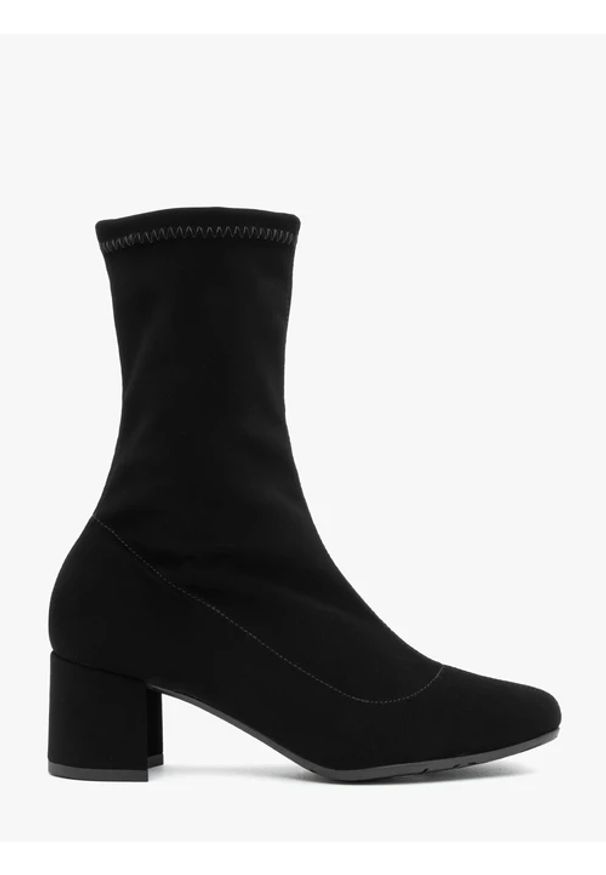 Ryłko - Czarne botki skarpetowe z elastyczną cholewką. Nosek buta: okrągły. Kolor: czarny. Materiał: syntetyk. Szerokość cholewki: normalna. Obcas: na obcasie. Styl: street. Wysokość obcasa: średni