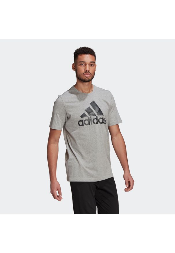 Adidas - Koszulka krótki rękaw fitness. Materiał: bawełna. Długość rękawa: krótki rękaw. Długość: krótkie. Sport: fitness