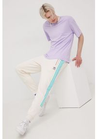 adidas Originals spodnie dresowe męskie kolor beżowy z aplikacją. Kolor: beżowy. Materiał: dresówka. Wzór: aplikacja #4