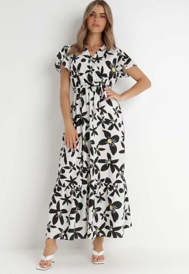 Born2be - Biała Sukienka Marrie. Kolor: biały. Materiał: materiał. Długość rękawa: krótki rękaw. Wzór: kwiaty. Sezon: lato. Typ sukienki: kopertowe. Długość: maxi